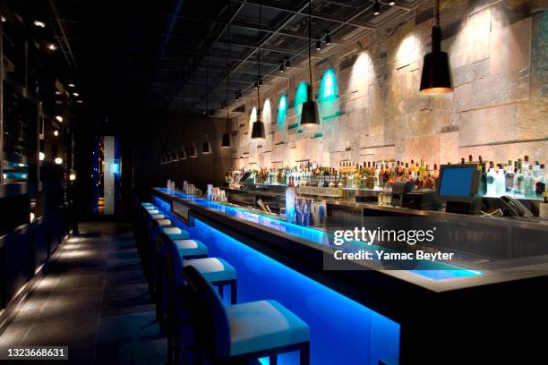empty shot of nightclub - bänk bildbanksfoton och bilder