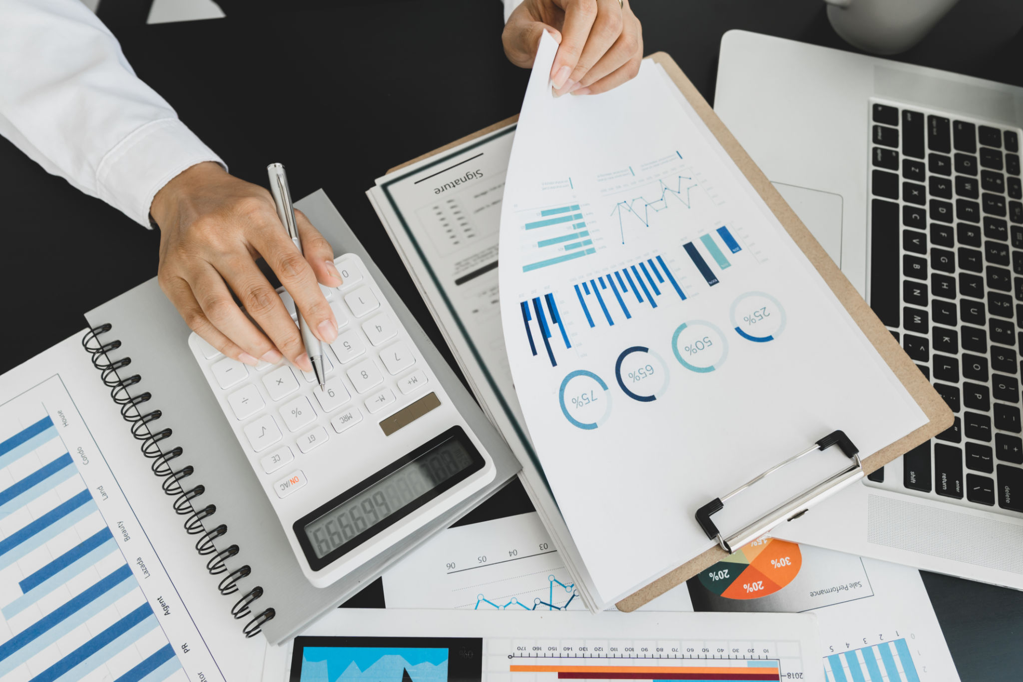 Business people or accountants are analyzing graphs on finance, investment, graph chart business strategy ideas, data analysis technology. Business people or accountants are analyzing graphs on finance, investment, graph chart business strategy ideas, data analysis technology.