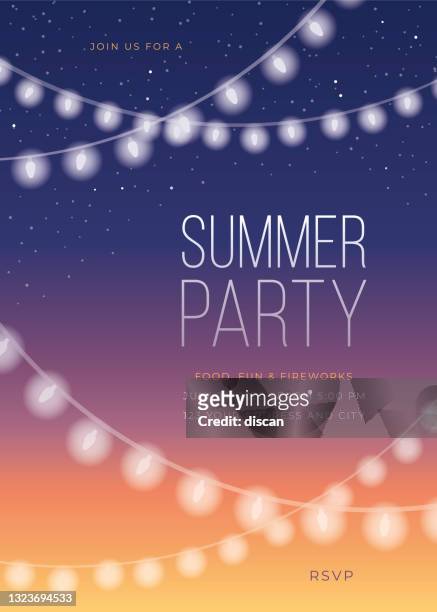 ilustraciones, imágenes clip art, dibujos animados e iconos de stock de plantilla de invitación de fiesta de verano con luces de cadena. - playa verano felicidad