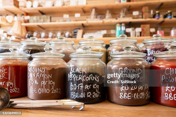 hierbas y especias recargas - rellenar fotografías e imágenes de stock