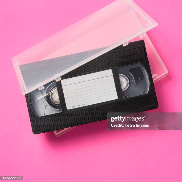 studio shot of vhs tape with blank label - vcr stockfoto's en -beelden