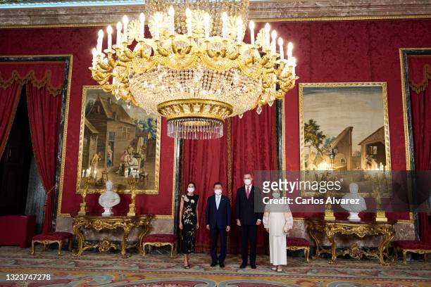 King Felipe VI of Spain , Queen Letizia of Spain , South Korean President Moon Jae-in and Korean first lady Kim Jung-sook pose for the photographers...