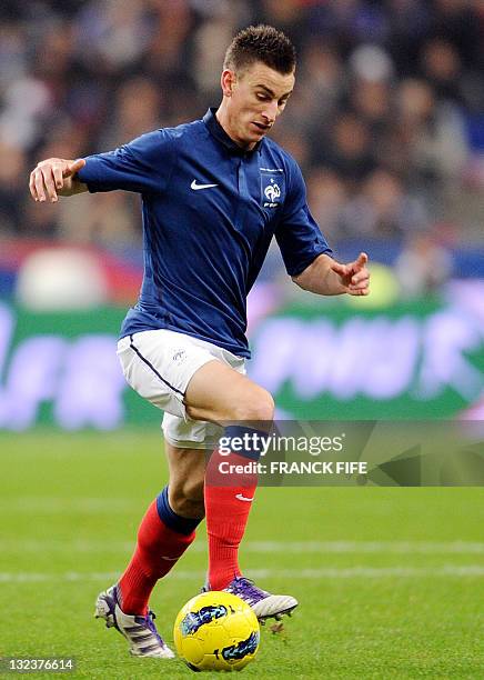 France's defender Laurent Koscielny controls the ball during the friendly football match France vs. USA on November 11, 2011 at Stade de France in...