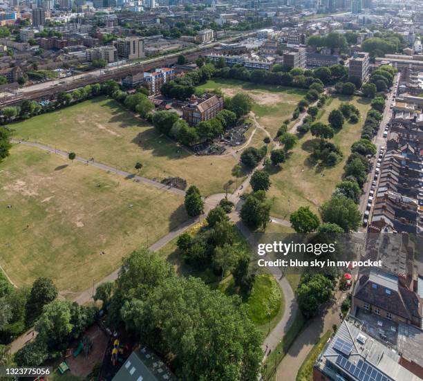 weavers fields, bethnal green, london - bethnal green fotografías e imágenes de stock