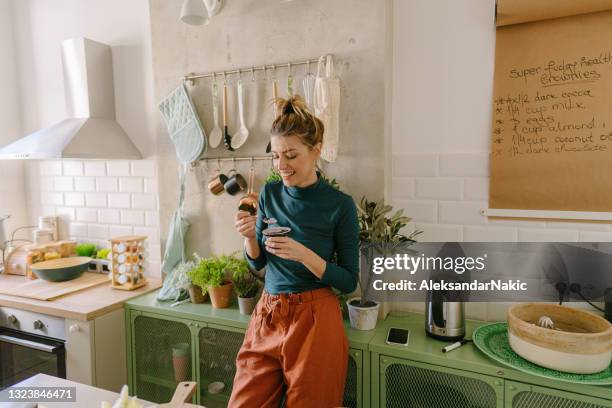 healthy snack in my kitchen - woman eating fruit imagens e fotografias de stock