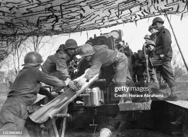 Ww2 Loading Net Ww2 Camouflage Photos and Premium High Res Pictures - Getty Images