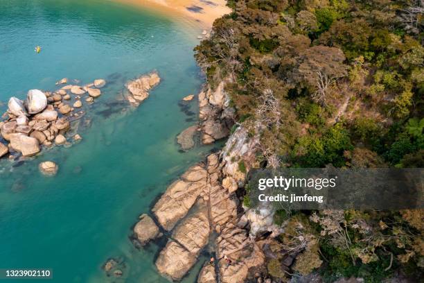 split apple rocks in abel tasman national park, kaiteriteri, new zealand - abel tasman national park stock pictures, royalty-free photos & images