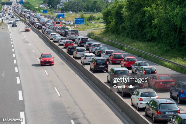 atasco en la autopista alemana a643 - embotellamiento fotografías e imágenes de stock