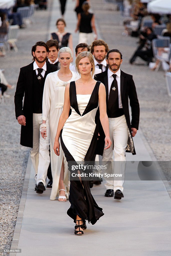 Chanel - 'Collection Croisiere Show 2011-12' Show