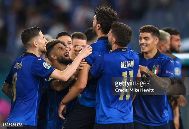 Manuel Locatelli of Italy is congratulated on scoring the first goal by Jorginho, Lorenzo Insigne, Domenico Berardi and Giovanni Di Lorenzo during...