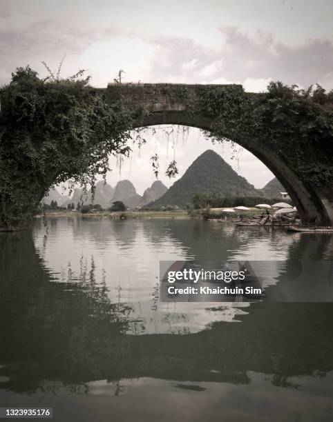 old bridge at guilin li river, yulong river，yangshuo china - river li stock pictures, royalty-free photos & images