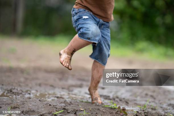 fun in the mud - barefoot stock pictures, royalty-free photos & images