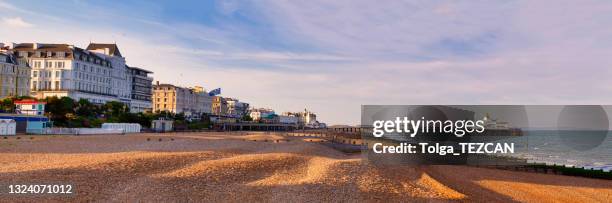 muelle de eastbourne - eastbourne fotografías e imágenes de stock