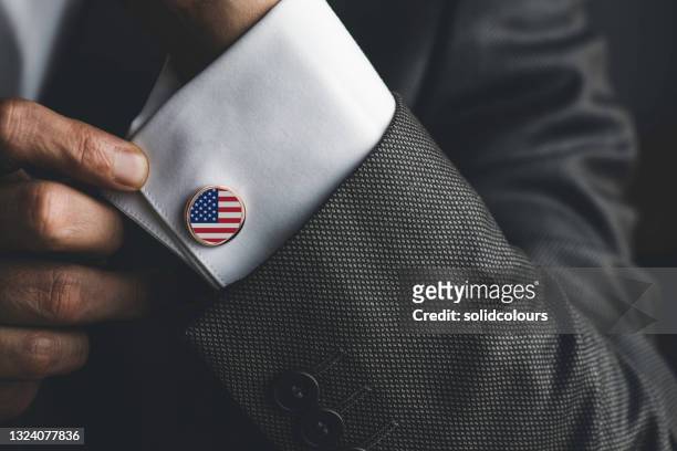 amerikanischer geschäftsmann - cufflinks stock-fotos und bilder