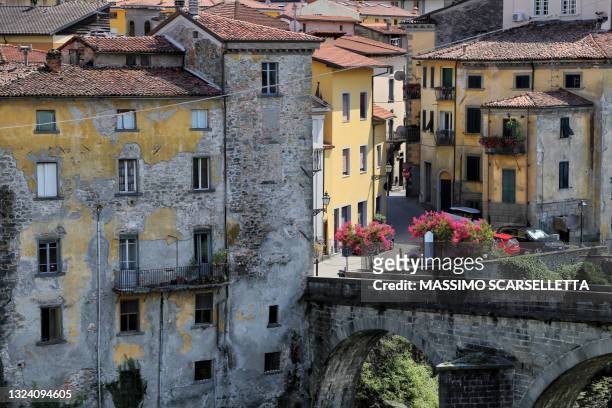 castelnuovo garfagnana cityscape. tuscany region. italy - lucca italy stock pictures, royalty-free photos & images