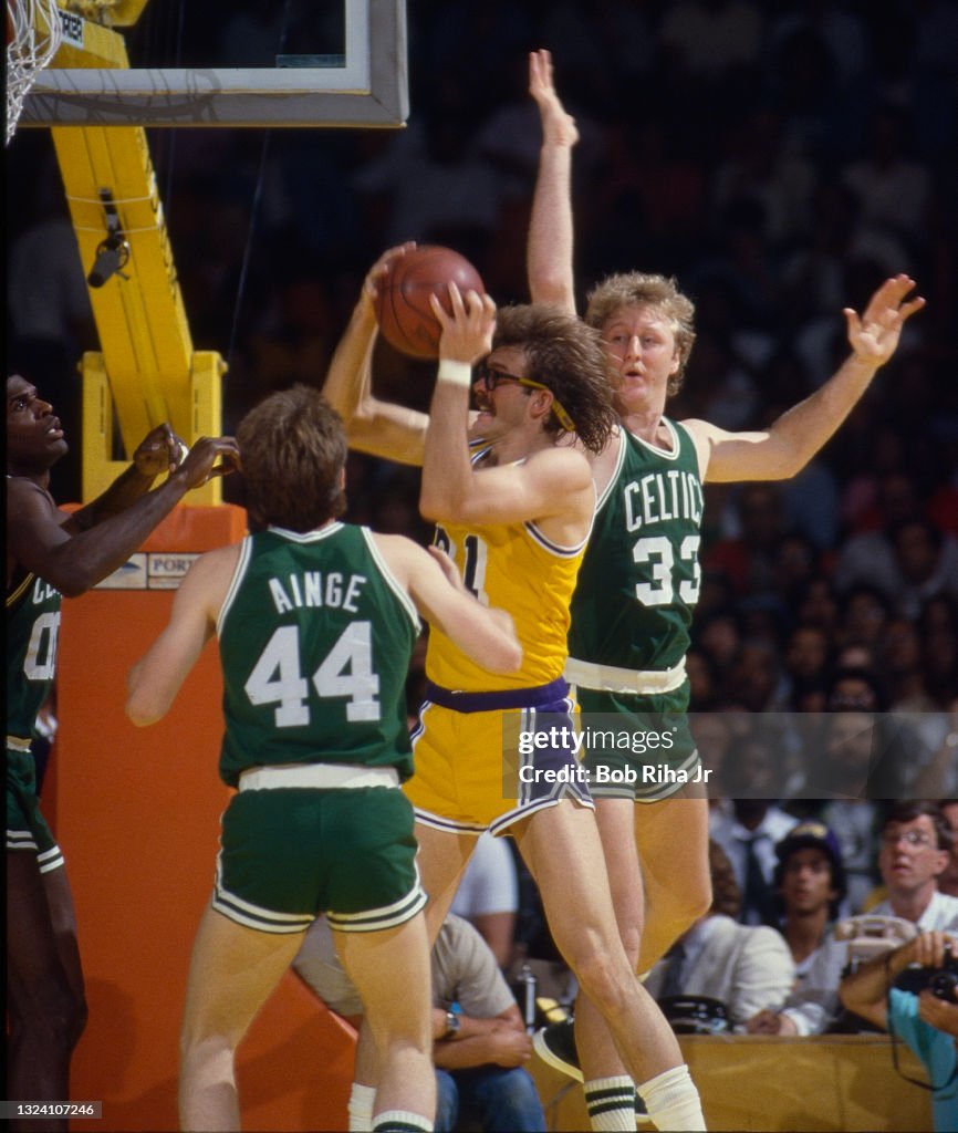 Kurt Rambis rebound over Larry Bird NBA Finals 1985