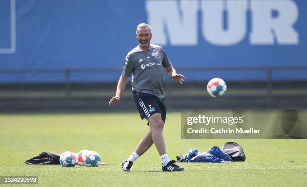 Head Coach Tim Walter of Hamburger SV in action during a training session at Volksparkstadion on June 18, 2021 in Hamburg, Germany.