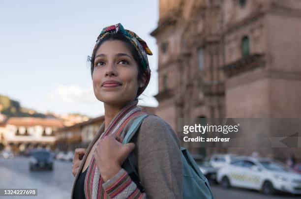 happy woman sightseeing around cusco around the cathedral - reisbestemmingen stockfoto's en -beelden