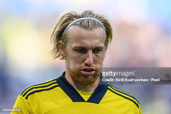 briefpapier mat Resoneer Emil Forsberg of Sweden looks on during the UEFA Euro 2020... News Photo -  Getty Images