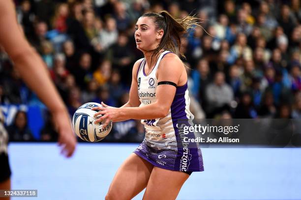 Gina Crampton of the Stars looks for options during the round eight ANZ Premiership match between the Southern Steel and the Northern Stars at the...