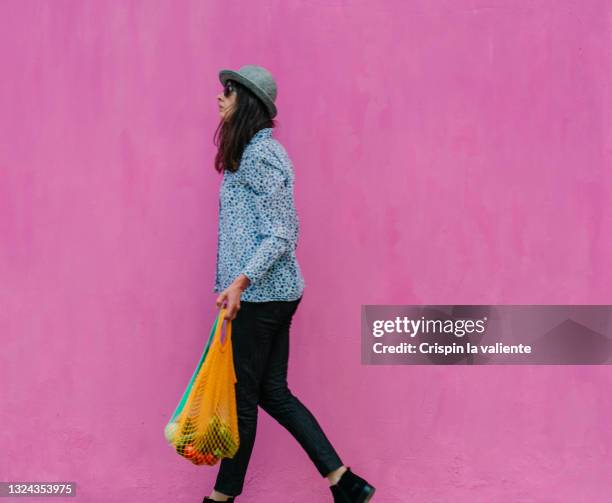 adult woman with reusable bags with food with pink background - customer profile stock pictures, royalty-free photos & images