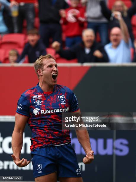 Max Malins of the Bristol Bears celebrates scoring the second try during the Gallagher Premiership Rugby semi final match between Bristol Bears and...
