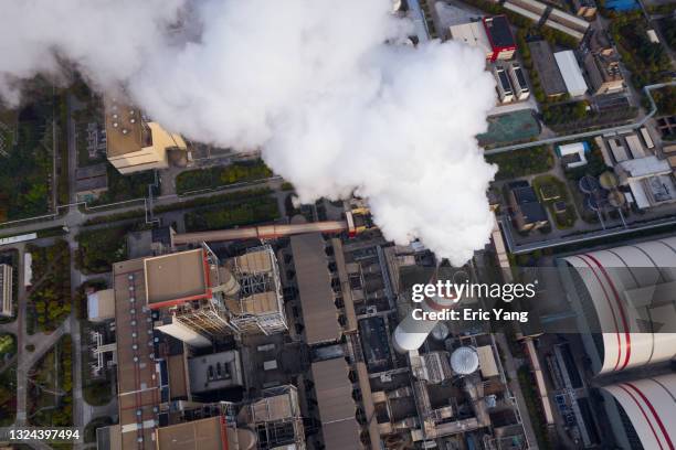 thermal power plant at work - treibhausgas stock-fotos und bilder