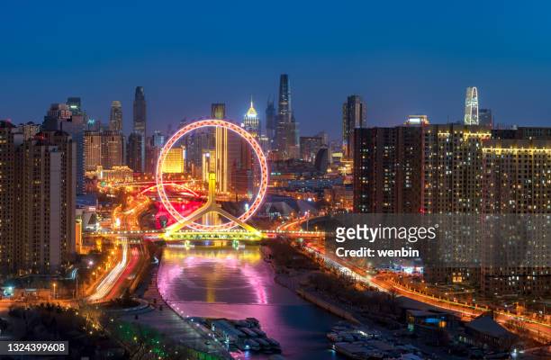 ferris wheel, a landmark building in tianjin, china - circular business district stock-fotos und bilder