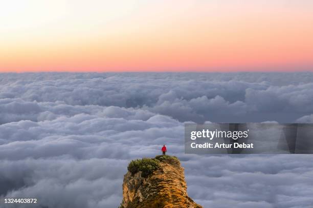 stunning panoramic view on the top mountains with hiker and the cloudscape. - bovenop stockfoto's en -beelden