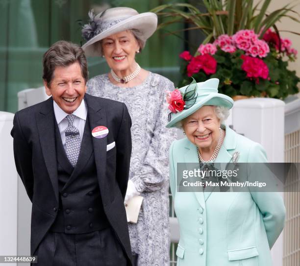 Queen Elizabeth II, accompanied by her racing manager John Warren and her lady-in-waiting Lady Susan Hussey , stands in the parade ring on day 5 of...