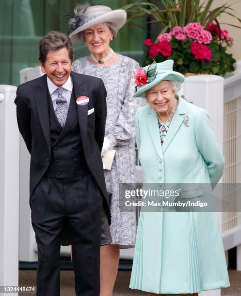 Queen Elizabeth II, accompanied by her racing manager John Warren and her lady-in-waiting Lady Susan Hussey , stands in the parade ring on day 5 of...