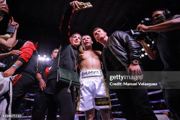 Julio Cesar Chavez and Saul "Canelo" Alvarez pose for a selfie after a fight as part of the Tribute to the Kings at Jalisco Stadium on June 19, 2021...