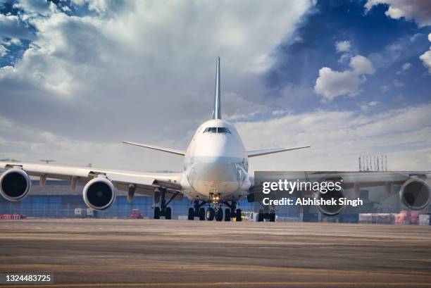 airplane stock photo - indian pilot stock-fotos und bilder