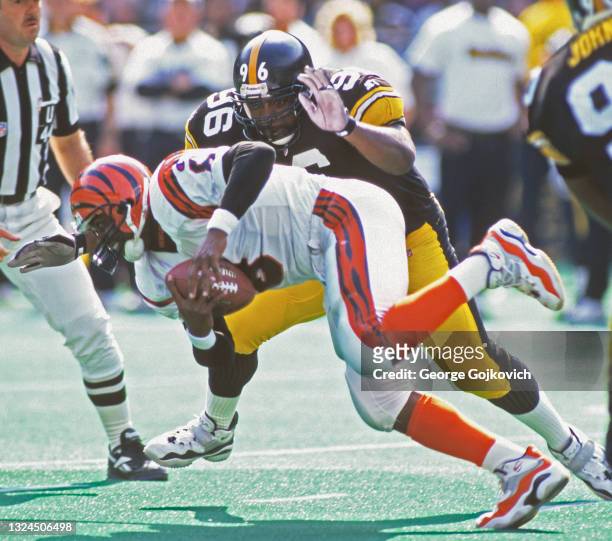 Defensive lineman Brentson Buckner of the Pittsburgh Steelers pursues quarterback Jeff Blake of the Cincinnati Bengals during a game at Three Rivers...