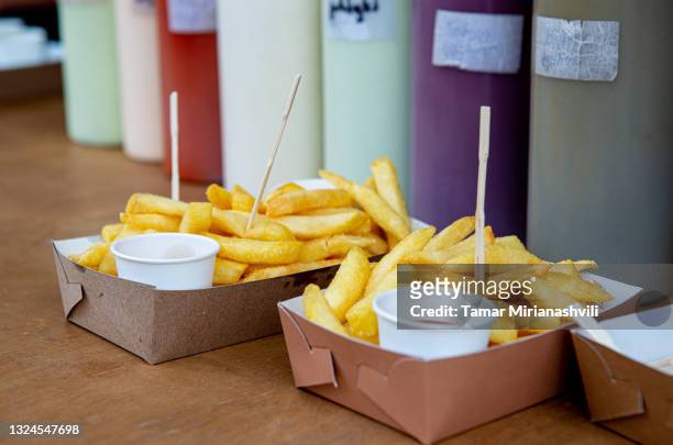 french fries with sauce - tamar of georgia fotografías e imágenes de stock