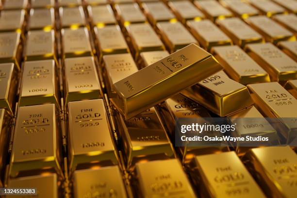 close-up of gold bars - solid gold fotografías e imágenes de stock