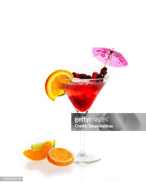 cosmopolitan cocktail - cocktail umbrella foto e immagini stock