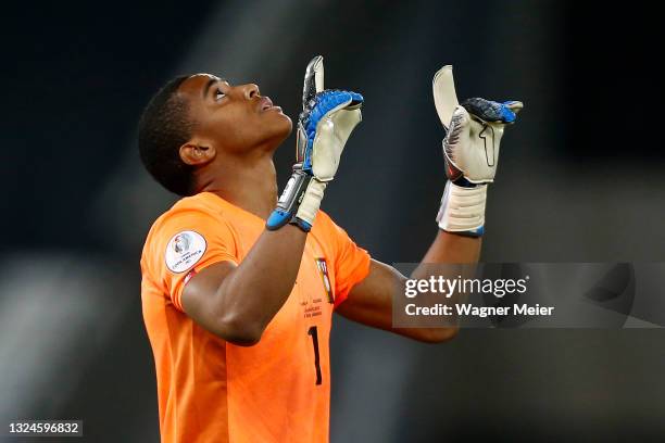 Wuilker Fariñez goalkeeper of Venezuela prays during a Group B match between Venezuela and Ecuador as part of Copa America Brazil 2021 at Estadio...