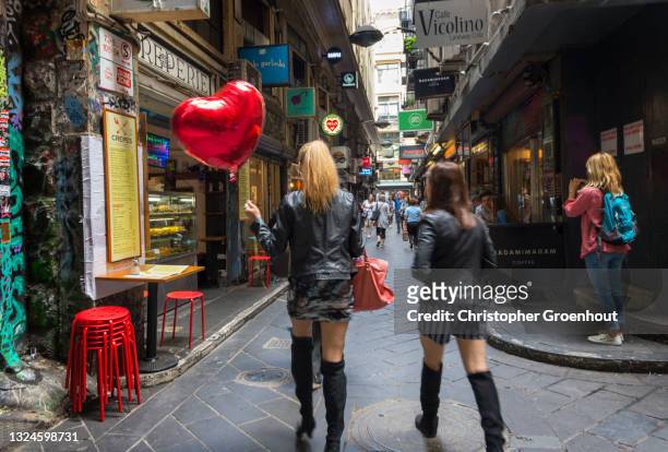 center place bar and restaurant precinct in central melbourne - groenhout melbourne stock pictures, royalty-free photos & images