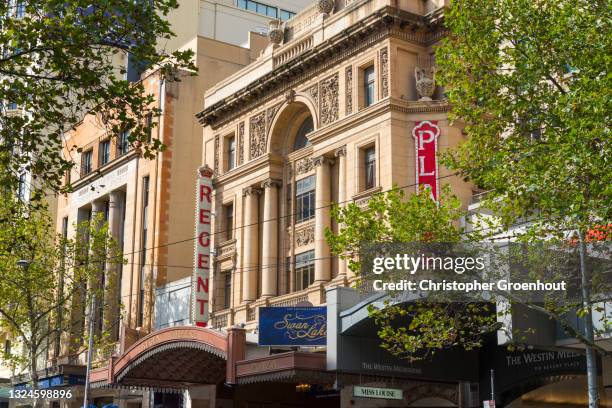 the regent theater (1929) on collins street in melbourne - groenhout melbourne stock pictures, royalty-free photos & images