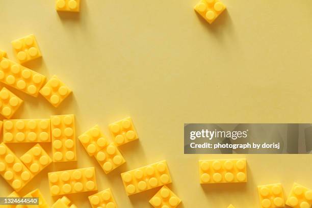 Yellow Block Structure Yellow Blocks Photos et images de collection - Getty Images