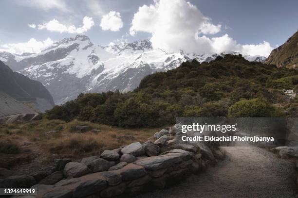 panoramic view nature landscape in south island new zealand - arrowtown foto e immagini stock