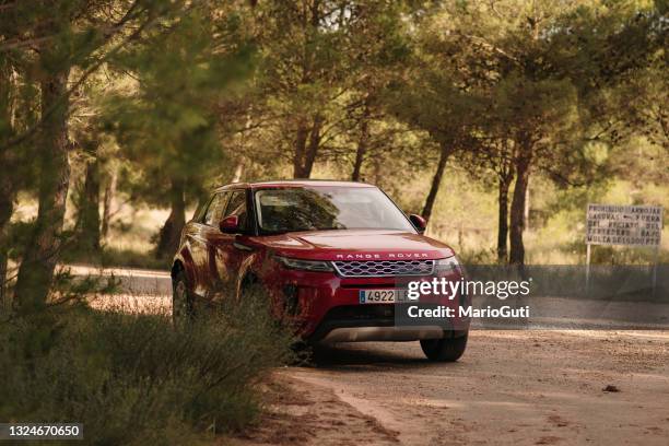 range rover evoque - range rover stock pictures, royalty-free photos & images