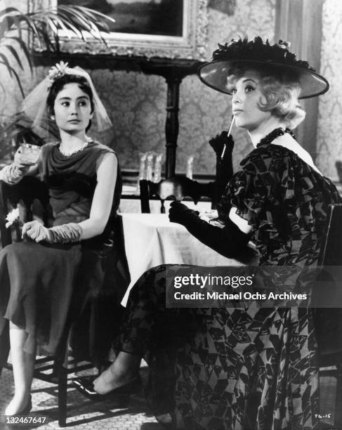 Kathleen Widdoes sits with the radio man's wife Marion Brash in a scene from the film 'The Group', 1966.