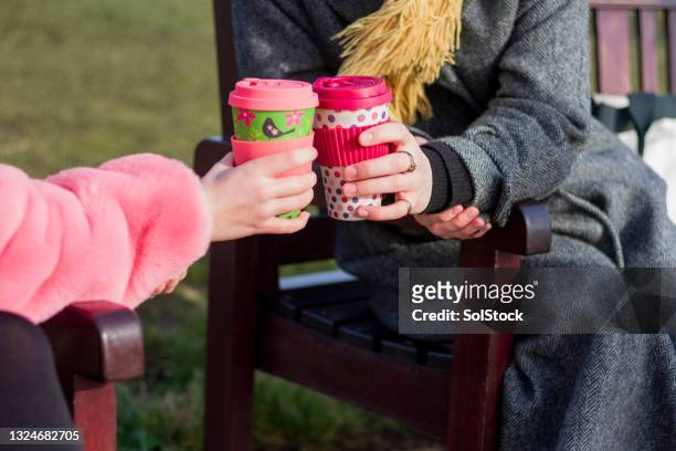 coffee date outdoors - reusable coffee cup stock pictures, royalty-free photos & images