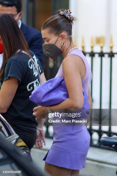 Hailey Baldwin Bieber is seen strolling on Avenue Montaigne on June 21, 2021 in Paris, France.