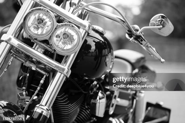 front view of a parked harley davidson with focus of the double headlights - 4 wheel motorbike stock pictures, royalty-free photos & images