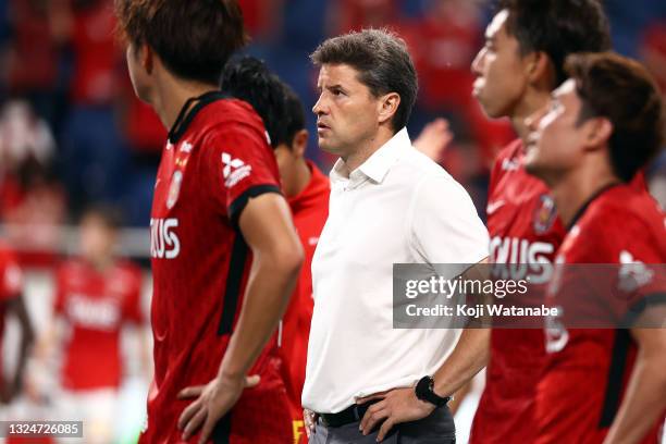 Uwara Red Diamonds manager Ricardo Rodriguez and players show dejection after during the J.League Meiji Yasuda J1 match between Urawa Red Diamonds...