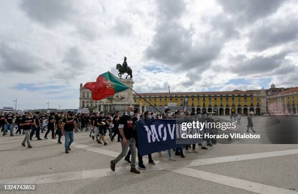 Members of Portuguese security forces wear protective masks as they march behind a Movimento Zero banner demanding better working conditions in Praça...