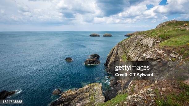 pembrokeshire coast line wales - irish sea stock-fotos und bilder